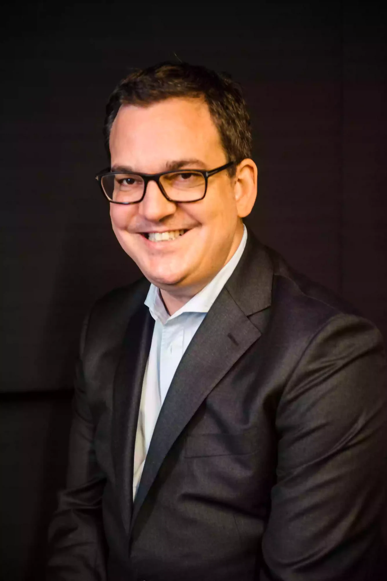 Headshot photo of a man as shot by a Sydney professional headshot photographer