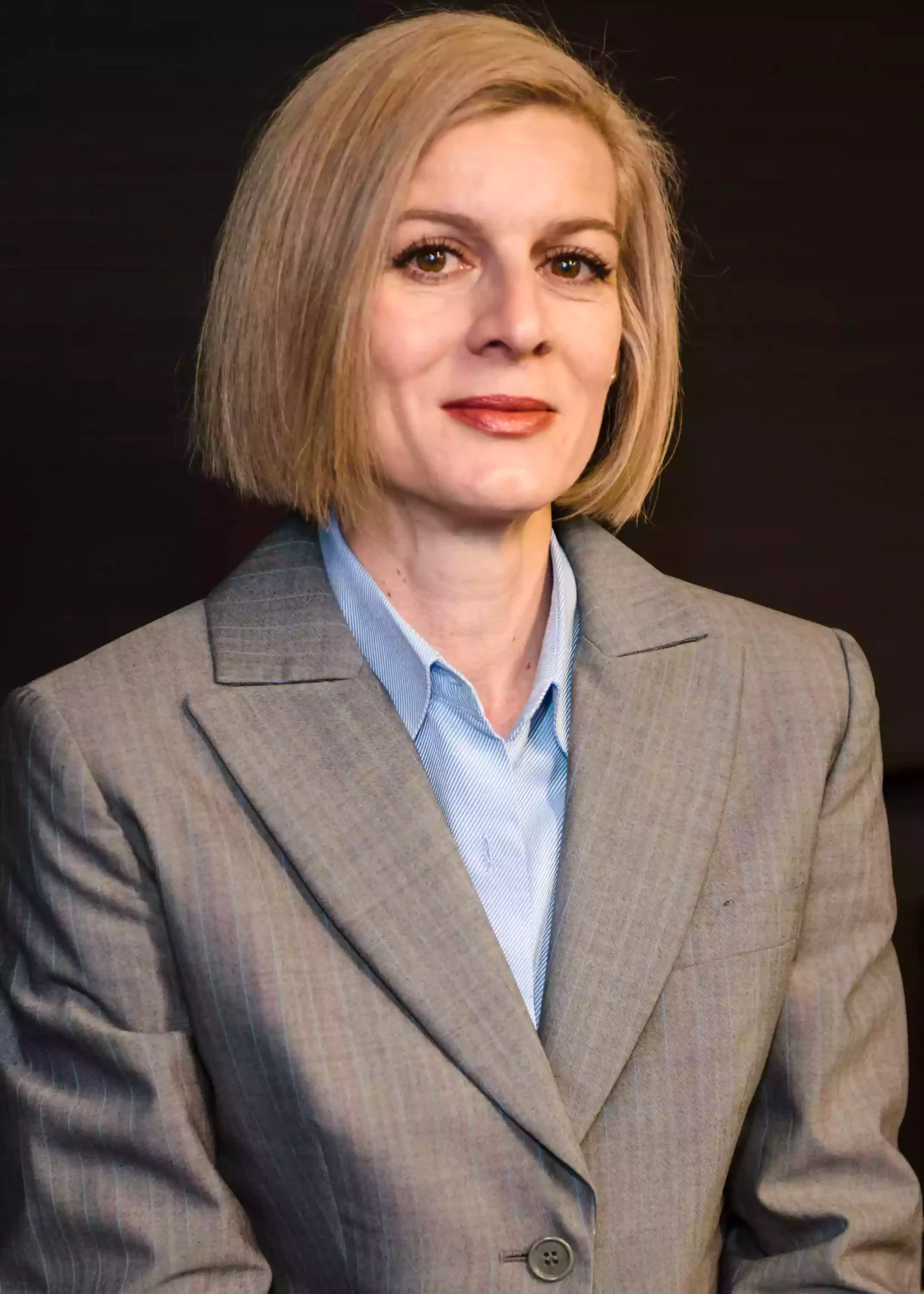 Headshot photo of a woman as shot by a Sydney professional headshot photographer