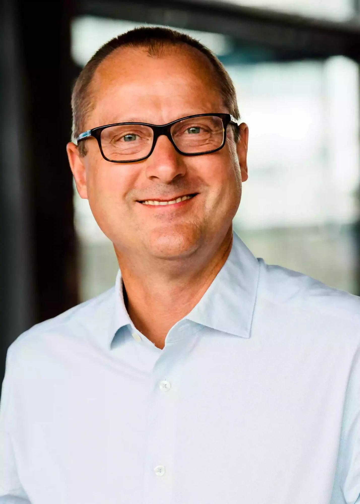 Headshot photo of a man as shot by a Sydney professional headshot photographer