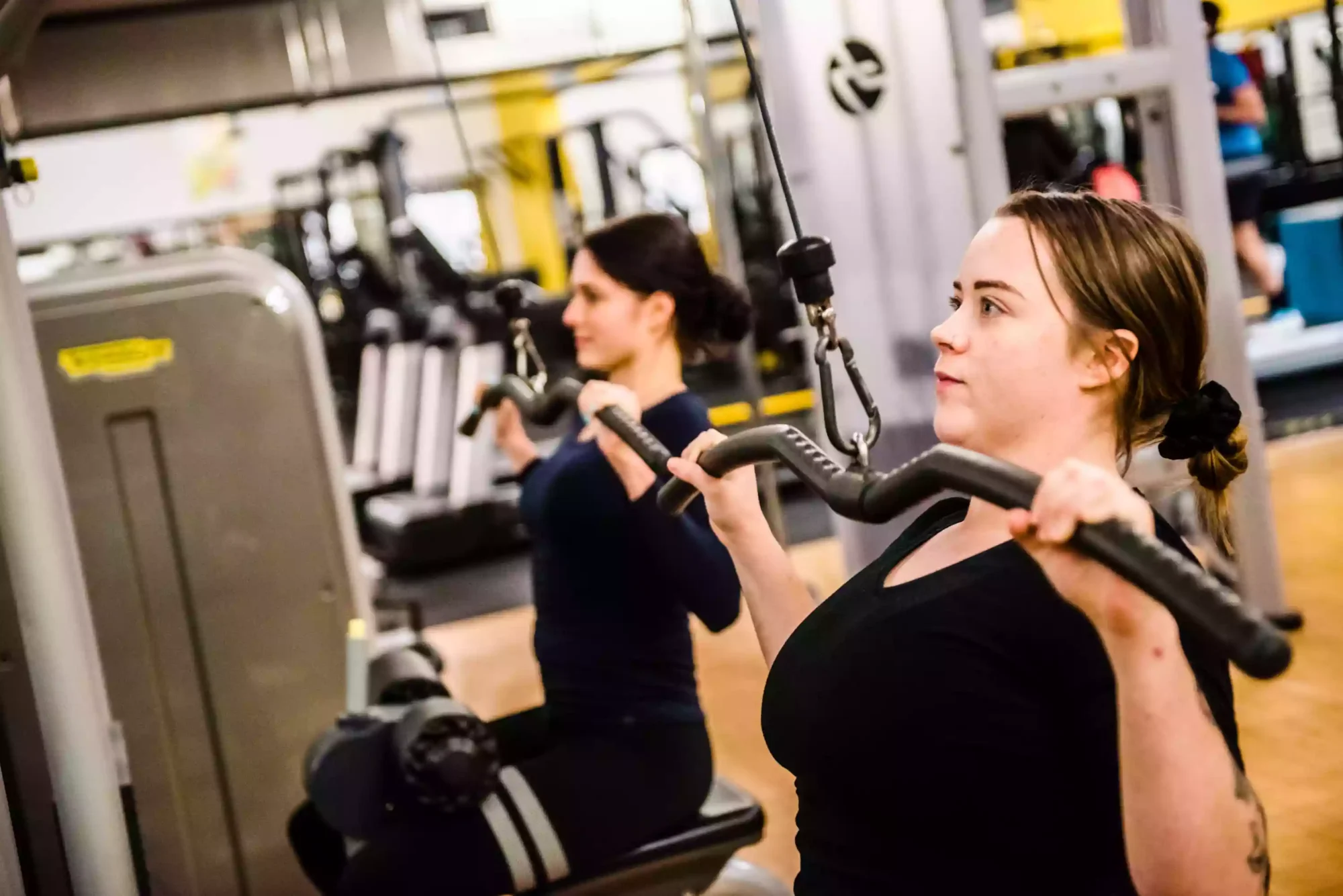 2 girls training at the gym as photographed by a sydney business photographer
